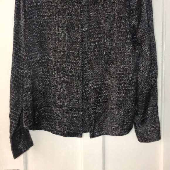 New York and Co Grey Black Snake Print 100% Silk Long Sleeve Blouse Top XL - Picture 2 of 11